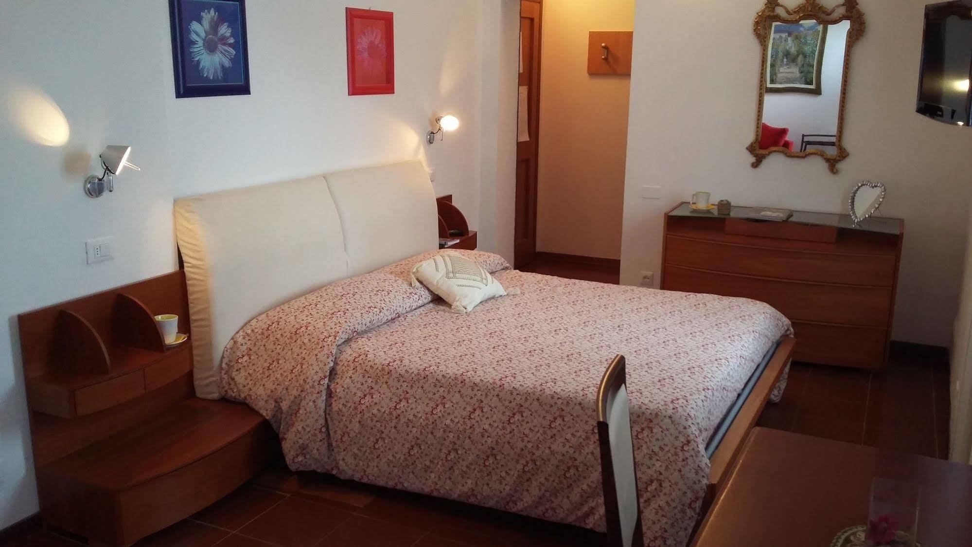 Hotel Porta Romana Di Luce Hotels Сієна Екстер'єр фото