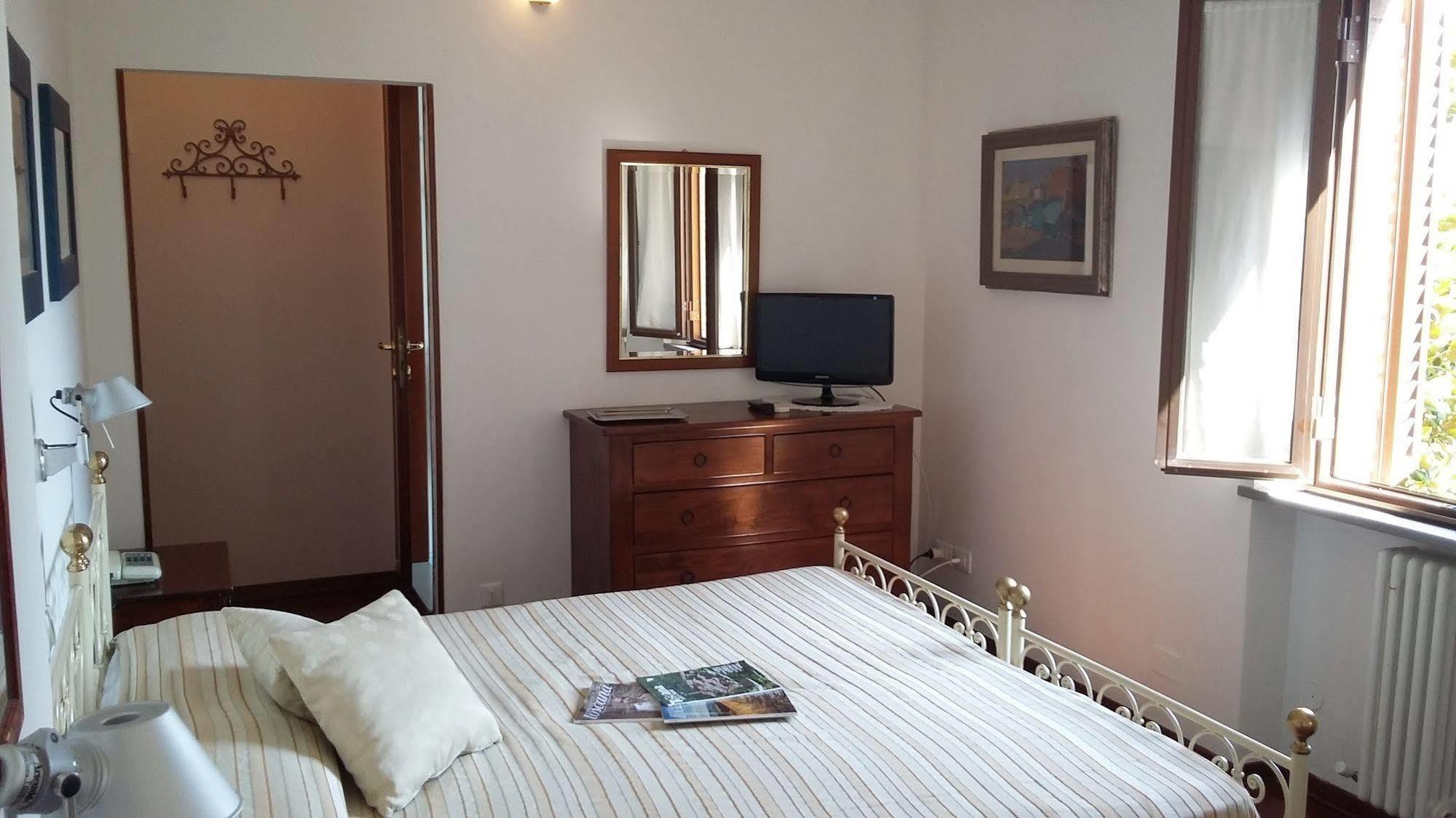 Hotel Porta Romana Di Luce Hotels Сієна Екстер'єр фото